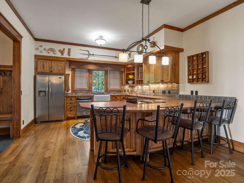 900 Fairview Farms Road, Campobello, SC 29322.  MLS# CAR4319715, YatesRealty ID 813. 