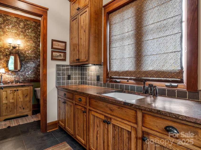 900 Fairview Farms Road, Campobello, SC 29322.  MLS# CAR4319715, YatesRealty ID 813. 