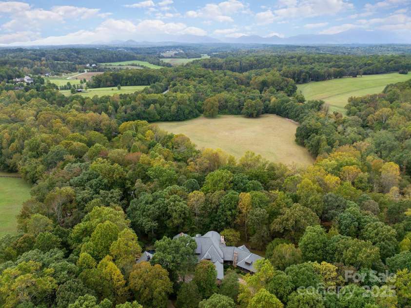 900 Fairview Farms Road, Campobello, SC 29322.  MLS# CAR4319715, YatesRealty ID 813. 