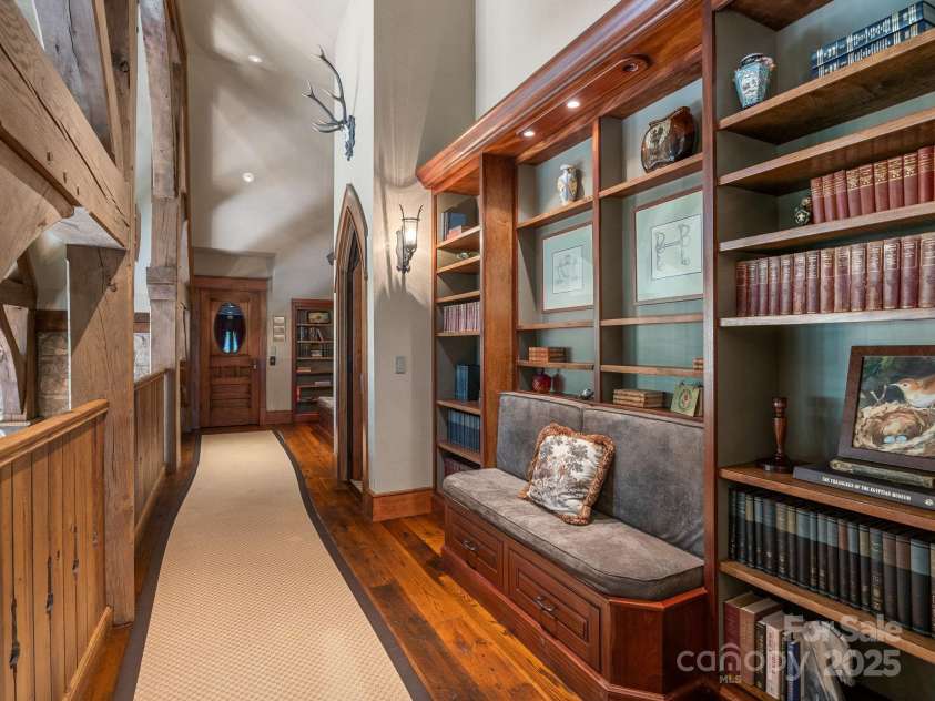 900 Fairview Farms Road, Campobello, SC 29322.  MLS# CAR4319715, YatesRealty ID 813. 