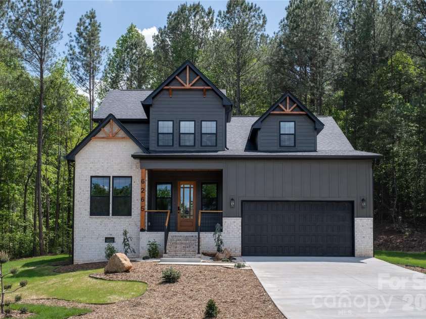6265 Riviera Run Estates Drive, Hickory, NC 28601.  MLS# CAR4365268, YatesRealty ID 8131. 