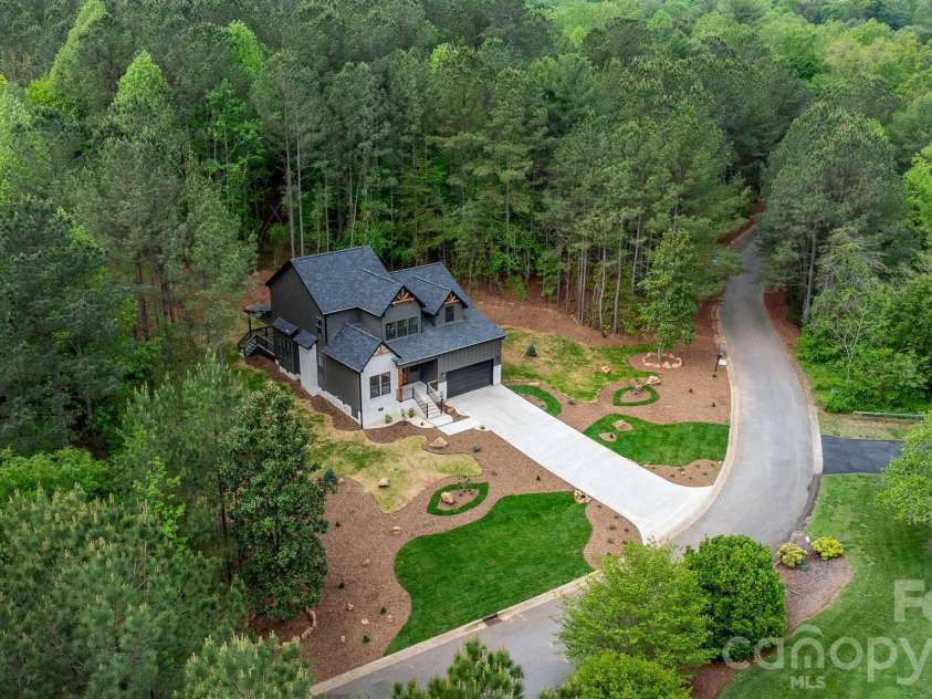 6265 Riviera Run Estates Drive, Hickory, NC 28601.  MLS# CAR4365268, YatesRealty ID 8131. 