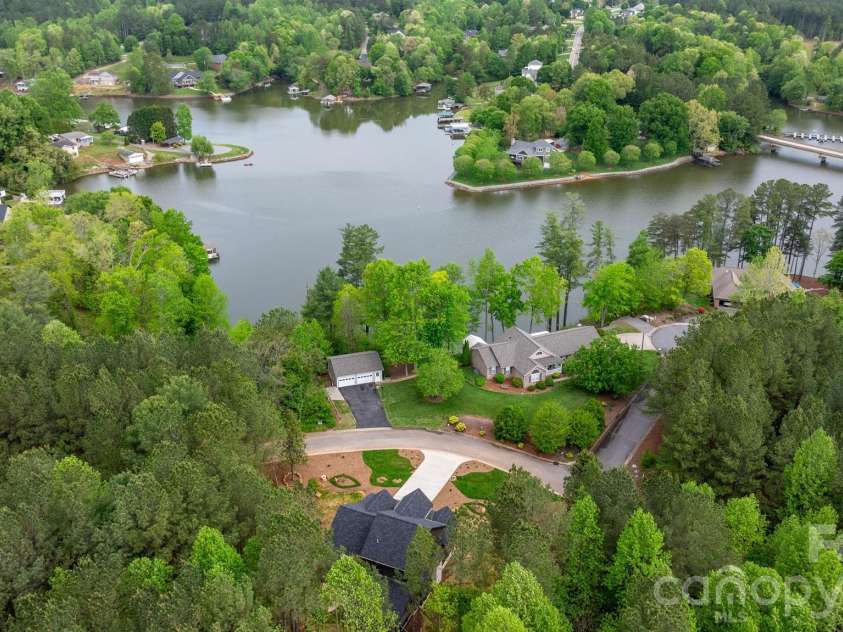 6265 Riviera Run Estates Drive, Hickory, NC 28601.  MLS# CAR4365268, YatesRealty ID 8131. 