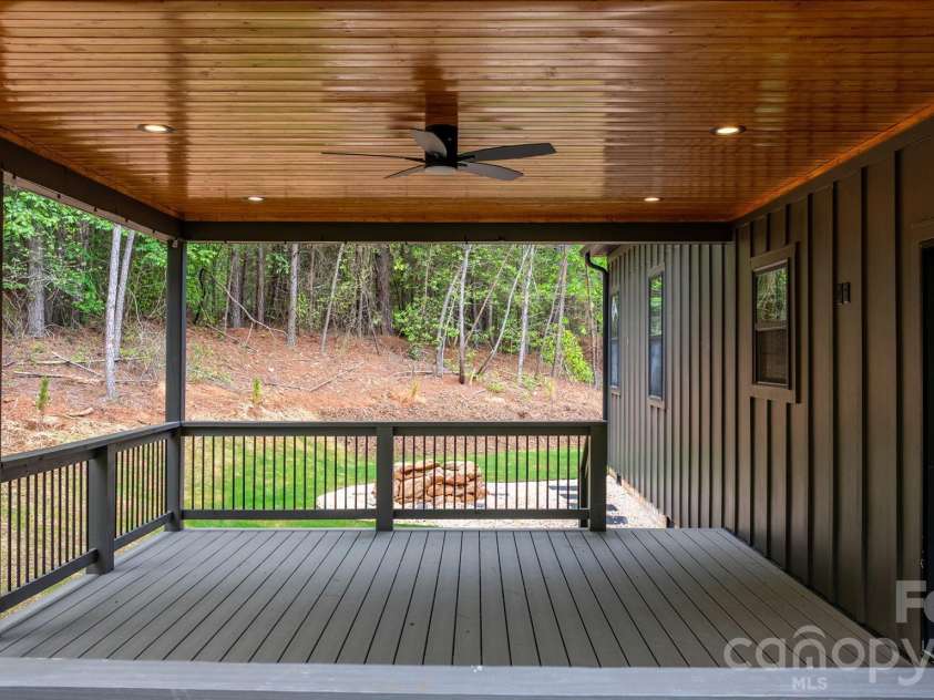 6265 Riviera Run Estates Drive, Hickory, NC 28601.  MLS# CAR4365268, YatesRealty ID 8131. Back Deck