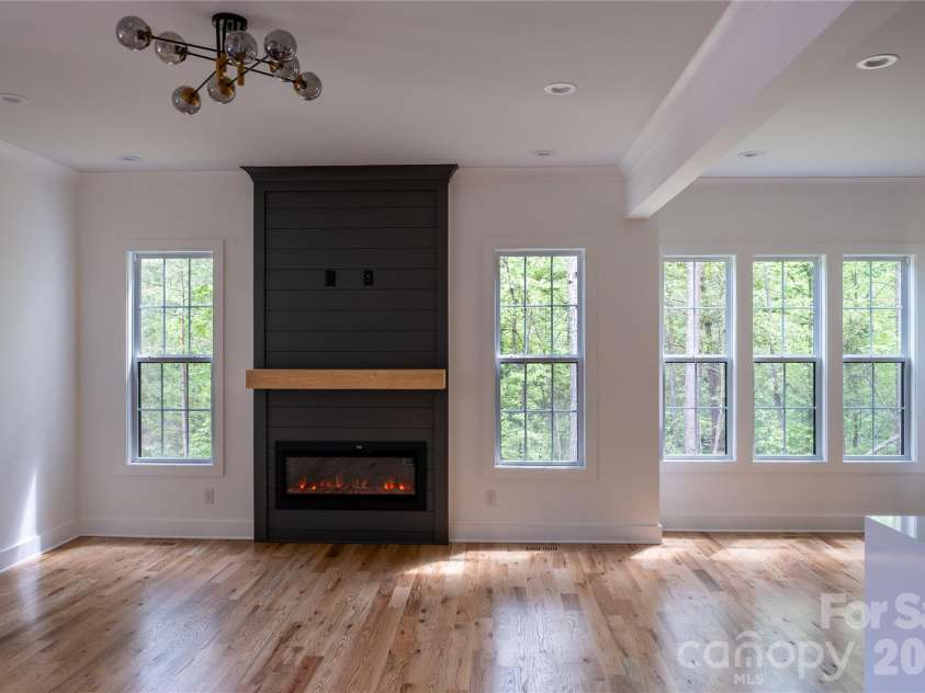 6265 Riviera Run Estates Drive, Hickory, NC 28601.  MLS# CAR4365268, YatesRealty ID 8131. Living Room