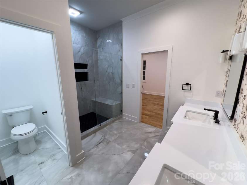 6265 Riviera Run Estates Drive, Hickory, NC 28601.  MLS# CAR4365268, YatesRealty ID 8131. Master Bath