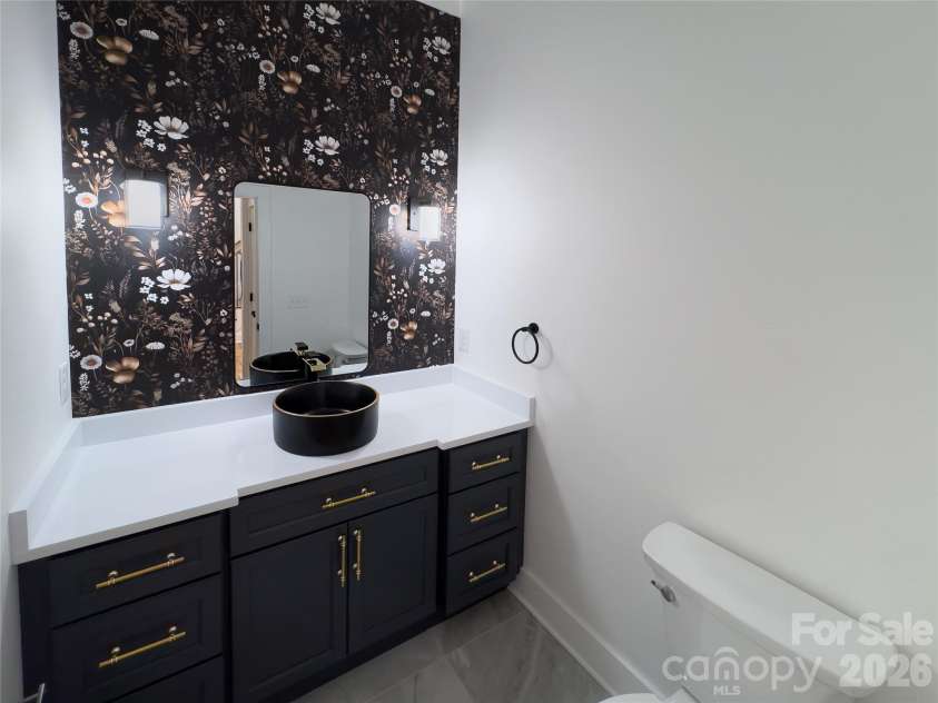 6265 Riviera Run Estates Drive, Hickory, NC 28601.  MLS# CAR4365268, YatesRealty ID 8131. Powder Room