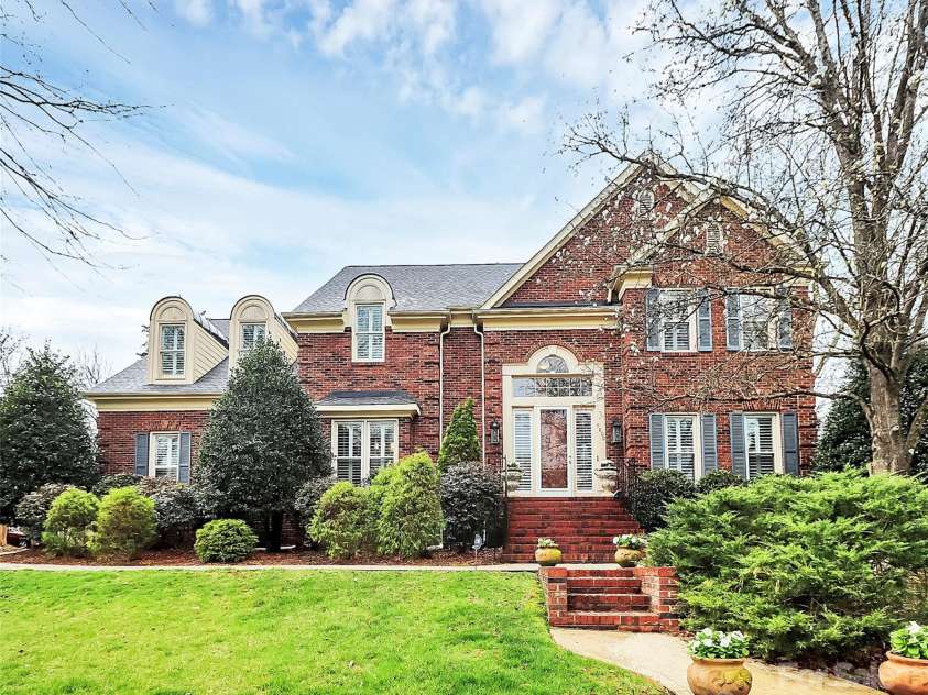 9800 Deer Brook Lane, Charlotte, NC 28210.  MLS# CAR4228341, YatesRealty ID 8132. 