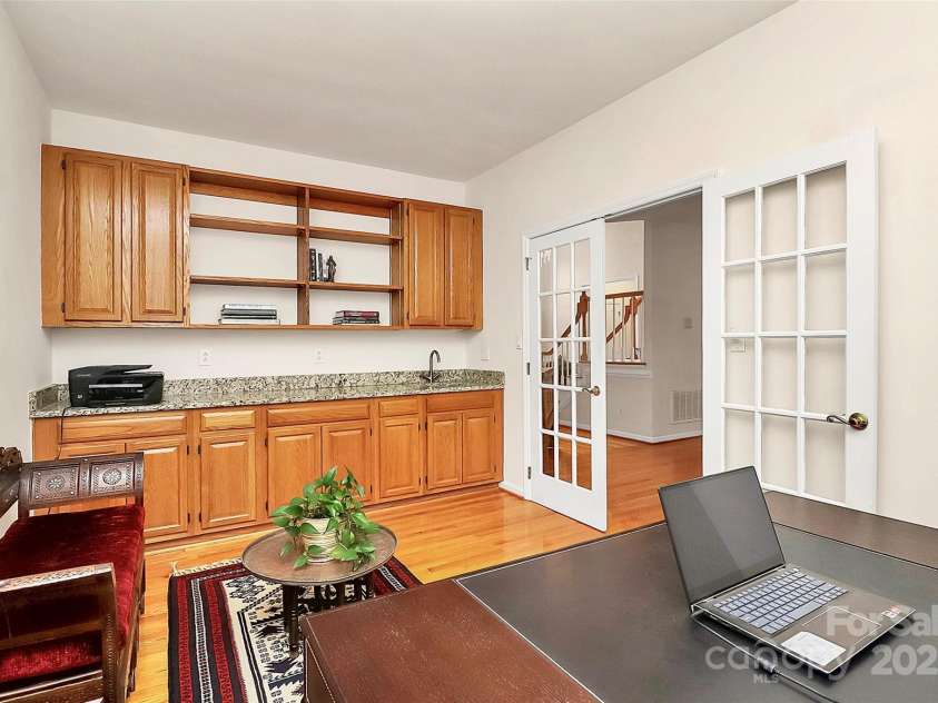 9800 Deer Brook Lane, Charlotte, NC 28210.  MLS# CAR4228341, YatesRealty ID 8132. 