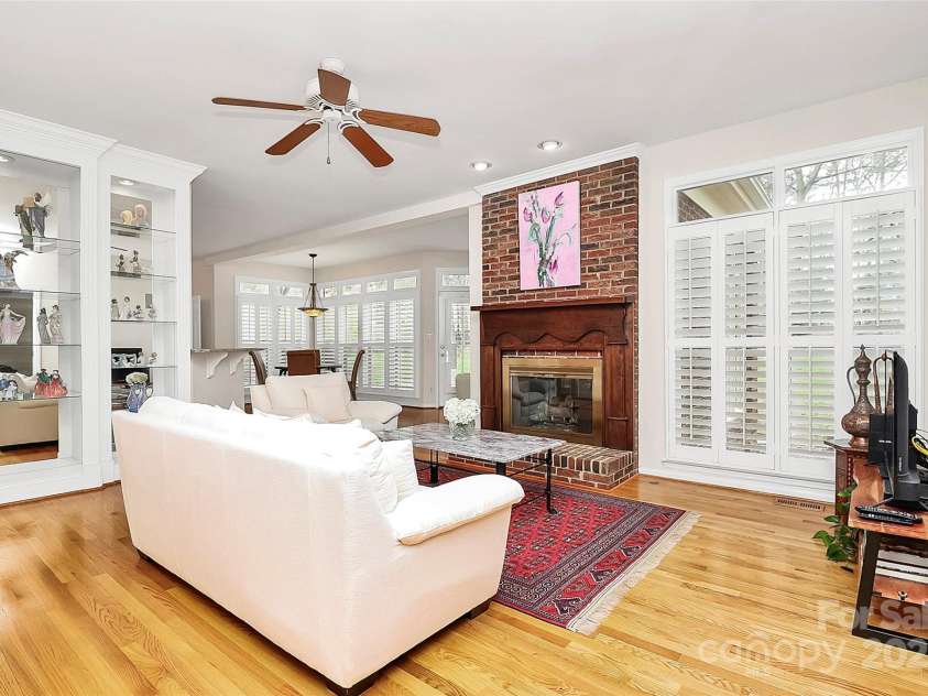 9800 Deer Brook Lane, Charlotte, NC 28210.  MLS# CAR4228341, YatesRealty ID 8132. 