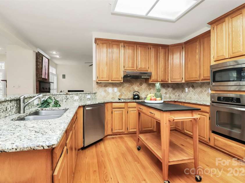 9800 Deer Brook Lane, Charlotte, NC 28210.  MLS# CAR4228341, YatesRealty ID 8132. 