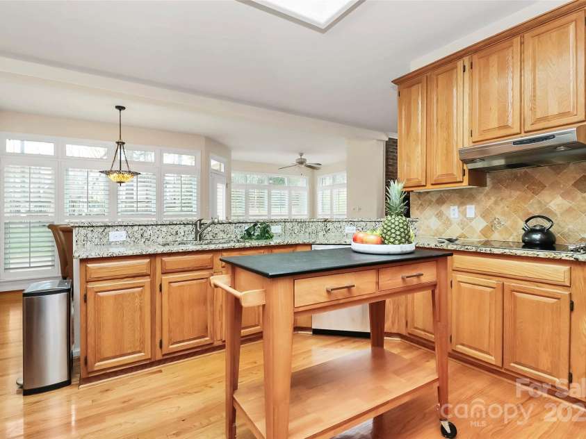 9800 Deer Brook Lane, Charlotte, NC 28210.  MLS# CAR4228341, YatesRealty ID 8132. 
