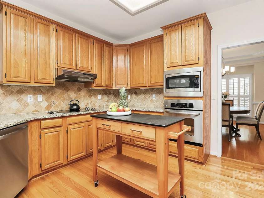 9800 Deer Brook Lane, Charlotte, NC 28210.  MLS# CAR4228341, YatesRealty ID 8132. 