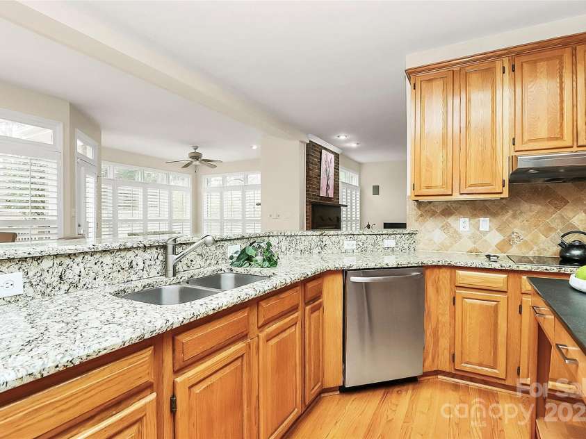9800 Deer Brook Lane, Charlotte, NC 28210.  MLS# CAR4228341, YatesRealty ID 8132. 