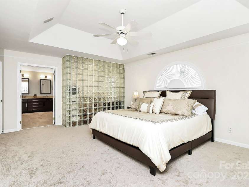 9800 Deer Brook Lane, Charlotte, NC 28210.  MLS# CAR4228341, YatesRealty ID 8132. 