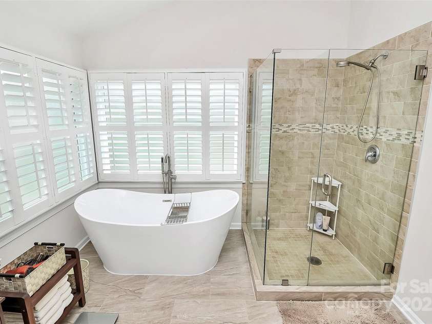 9800 Deer Brook Lane, Charlotte, NC 28210.  MLS# CAR4228341, YatesRealty ID 8132. 