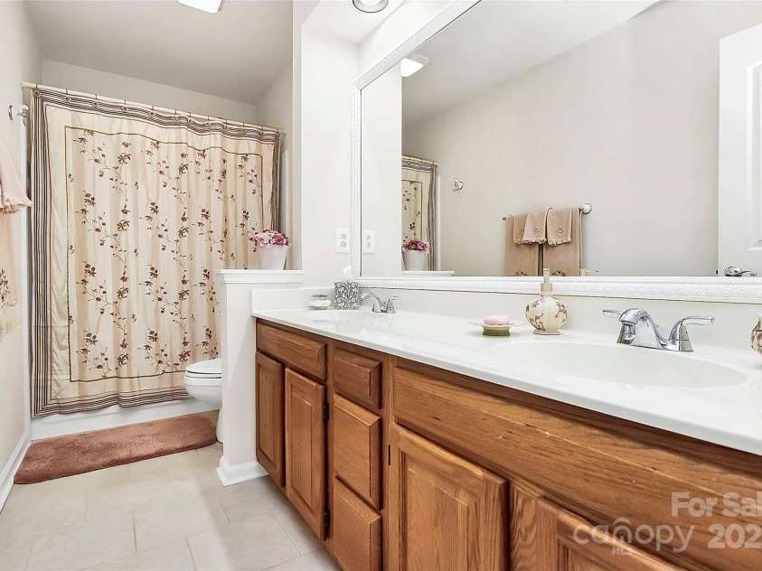 9800 Deer Brook Lane, Charlotte, NC 28210.  MLS# CAR4228341, YatesRealty ID 8132. 