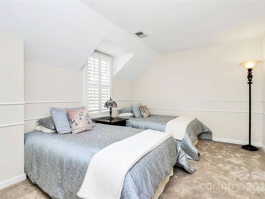 9800 Deer Brook Lane, Charlotte, NC 28210.  MLS# CAR4228341, YatesRealty ID 8132. 
