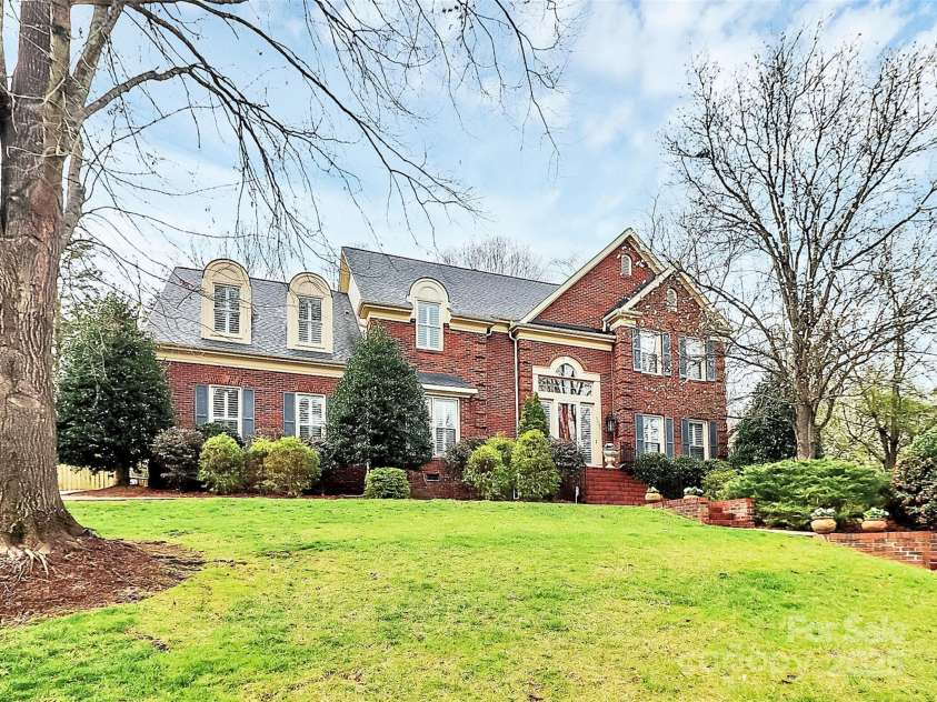 9800 Deer Brook Lane, Charlotte, NC 28210.  MLS# CAR4228341, YatesRealty ID 8132. 