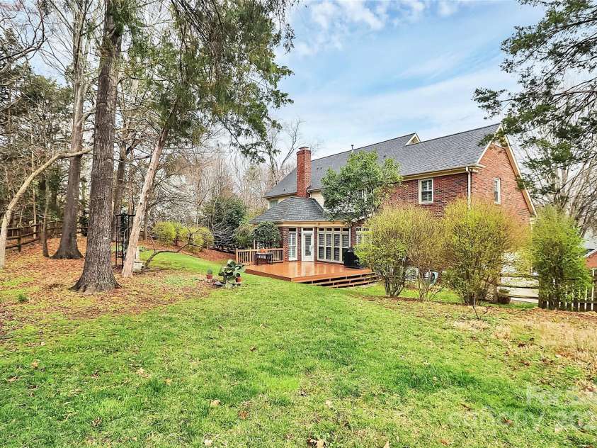9800 Deer Brook Lane, Charlotte, NC 28210.  MLS# CAR4228341, YatesRealty ID 8132. 