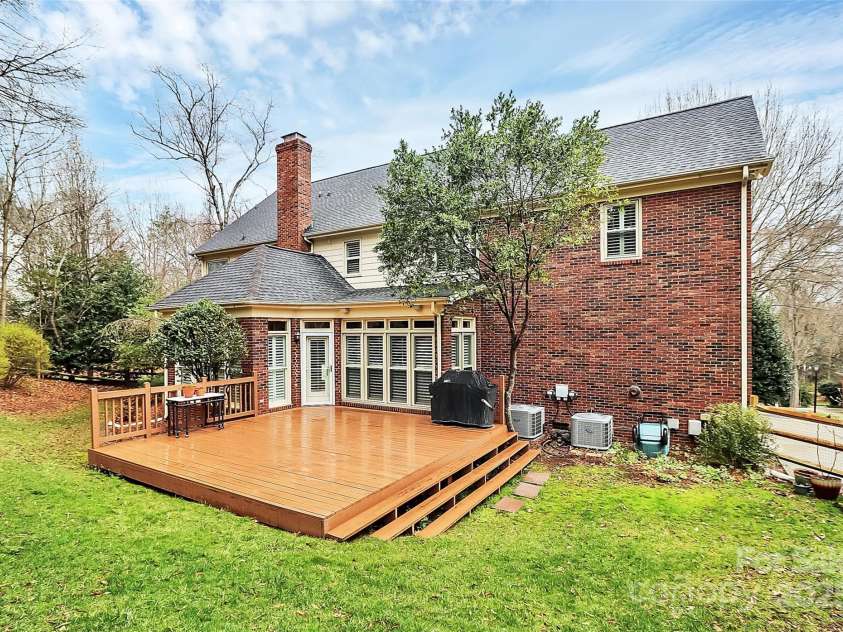 9800 Deer Brook Lane, Charlotte, NC 28210.  MLS# CAR4228341, YatesRealty ID 8132. 