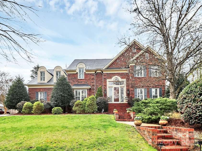 9800 Deer Brook Lane, Charlotte, NC 28210.  MLS# CAR4228341, YatesRealty ID 8132. 