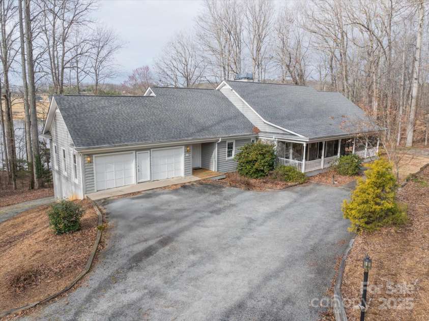 98 Fox Trail, Tryon, NC 28782.  MLS# CAR4232622, YatesRealty ID 8133. Welcome to Red Fox in Tryon, NC.