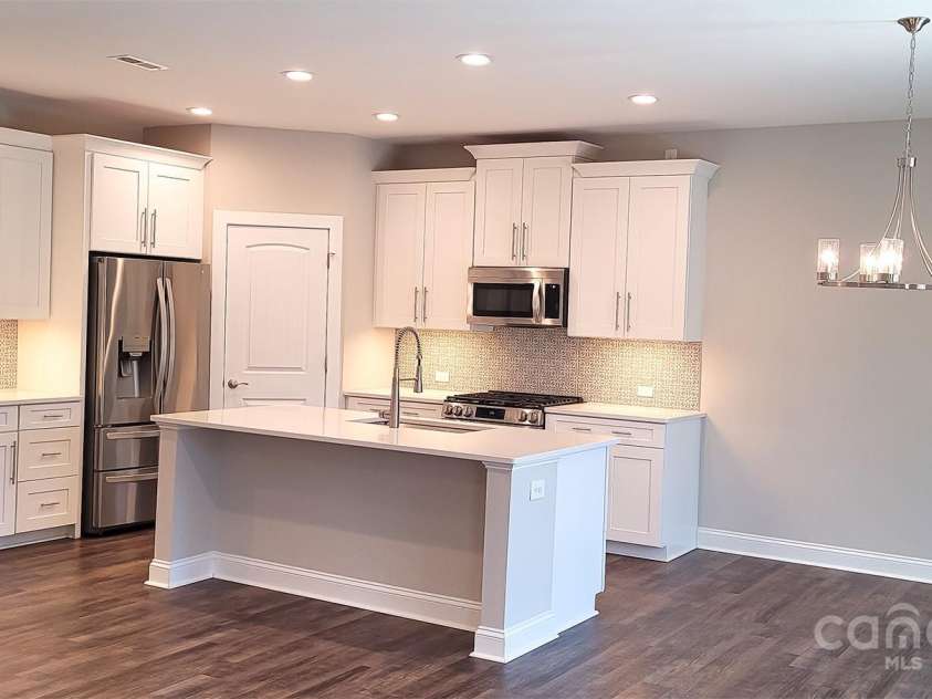 1123 Fieldstone Road, Mooresville, NC 28115.  MLS# CAR4233843, YatesRealty ID 8134. Kitchen/Dining area