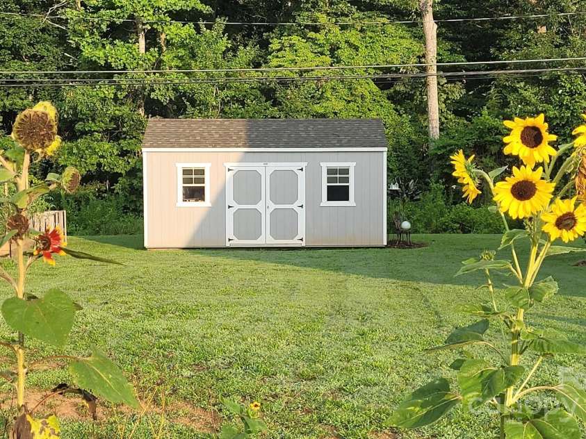 1123 Fieldstone Road, Mooresville, NC 28115.  MLS# CAR4233843, YatesRealty ID 8134. Shed and yard in Summer