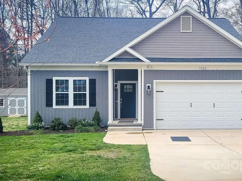 1123 Fieldstone Road, Mooresville, NC 28115.  MLS# CAR4233843, YatesRealty ID 8134. Welcome Home! to 1123 Fieldstone Road