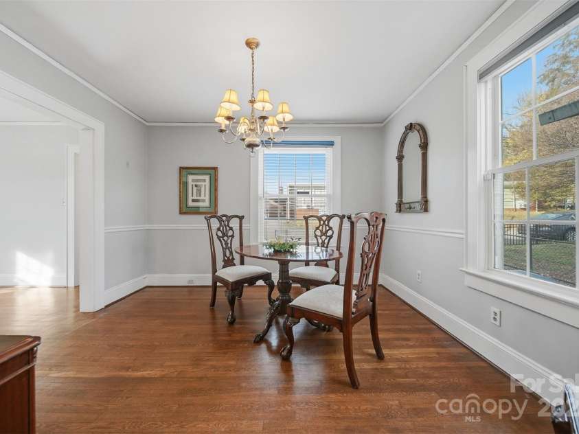 323 4th Street Place, Hickory, NC 28602.  MLS# CAR4319636, YatesRealty ID 8134. 
