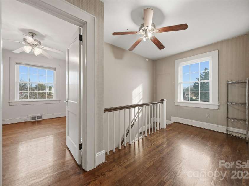 323 4th Street Place, Hickory, NC 28602.  MLS# CAR4319636, YatesRealty ID 8134. 
