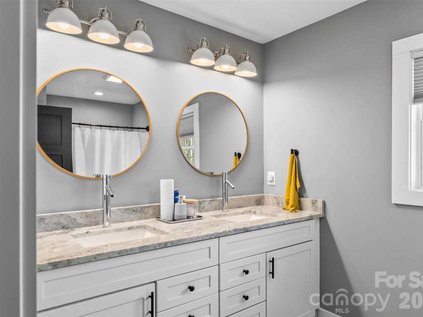 43 Clinchfield Gap Road, Marion, NC 28752.  MLS# CAR4338640, YatesRealty ID 8135. 