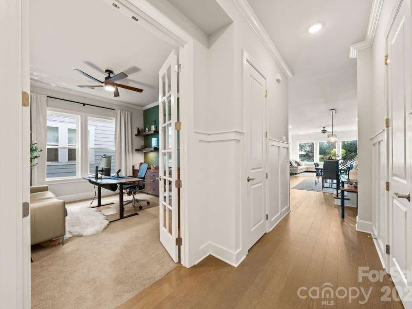 517 Belton Street, Charlotte, NC 28209.  MLS# CAR4355285, YatesRealty ID 8136. 