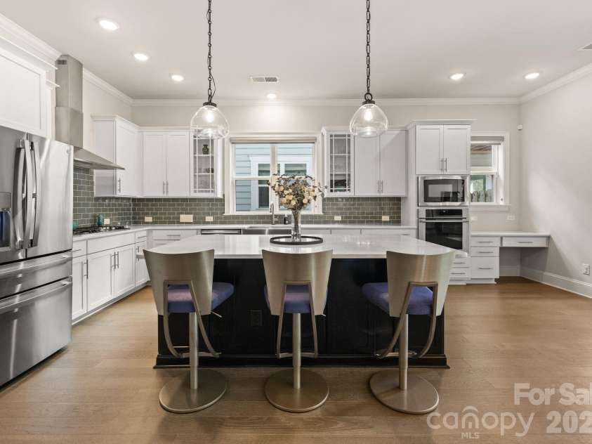 517 Belton Street, Charlotte, NC 28209.  MLS# CAR4355285, YatesRealty ID 8136. 
