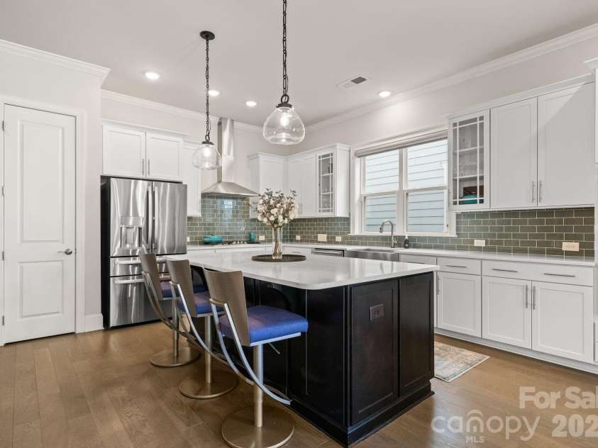 517 Belton Street, Charlotte, NC 28209.  MLS# CAR4355285, YatesRealty ID 8136. 
