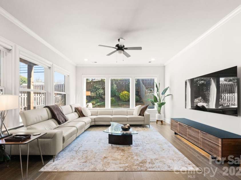 517 Belton Street, Charlotte, NC 28209.  MLS# CAR4355285, YatesRealty ID 8136. 