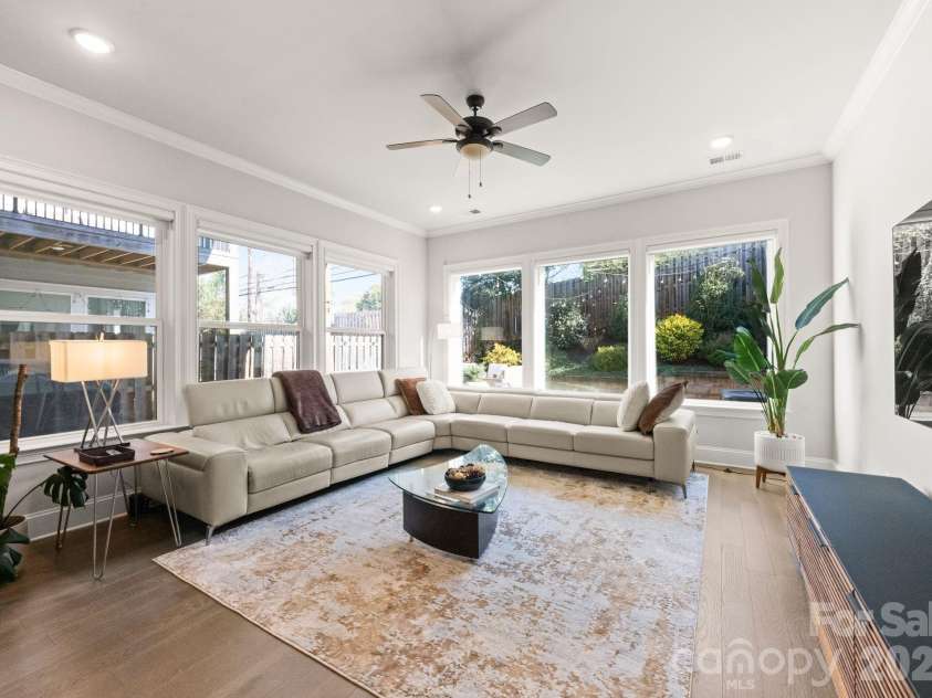 517 Belton Street, Charlotte, NC 28209.  MLS# CAR4355285, YatesRealty ID 8136. 