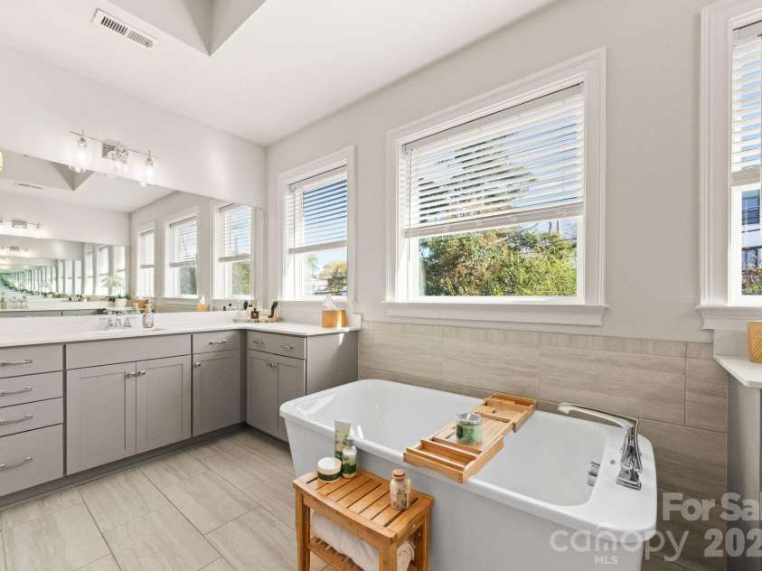 517 Belton Street, Charlotte, NC 28209.  MLS# CAR4355285, YatesRealty ID 8136. 