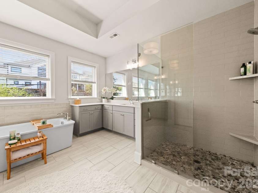 517 Belton Street, Charlotte, NC 28209.  MLS# CAR4355285, YatesRealty ID 8136. 