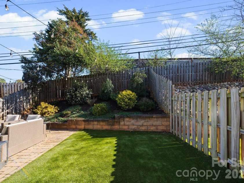 517 Belton Street, Charlotte, NC 28209.  MLS# CAR4355285, YatesRealty ID 8136. 
