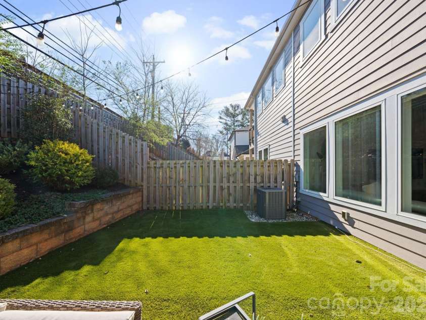 517 Belton Street, Charlotte, NC 28209.  MLS# CAR4355285, YatesRealty ID 8136. 