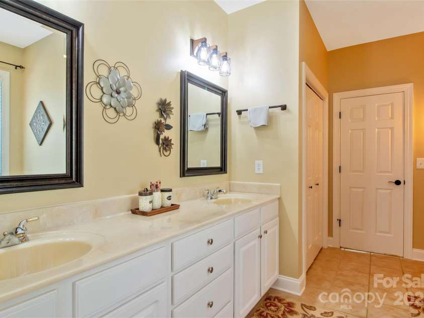 74 Old Logging Trail, Hendersonville, NC 28739.  MLS# CAR4241041, YatesRealty ID 8136. 