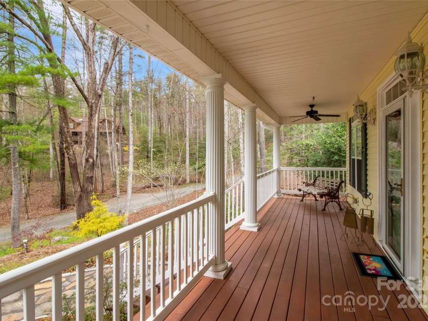 74 Old Logging Trail, Hendersonville, NC 28739.  MLS# CAR4241041, YatesRealty ID 8136. 