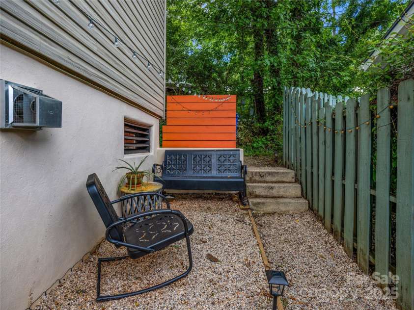 11 Pinewood Road, Asheville, NC 28805.  MLS# CAR4285449, YatesRealty ID 8138. 