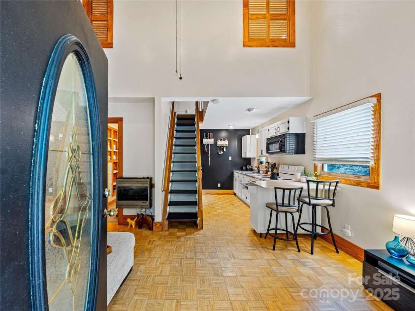 11 Pinewood Road, Asheville, NC 28805.  MLS# CAR4285449, YatesRealty ID 8138. 