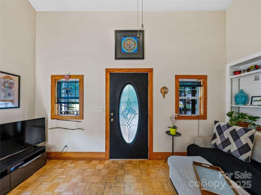 11 Pinewood Road, Asheville, NC 28805.  MLS# CAR4285449, YatesRealty ID 8138. 