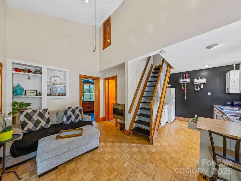 11 Pinewood Road, Asheville, NC 28805.  MLS# CAR4285449, YatesRealty ID 8138. 
