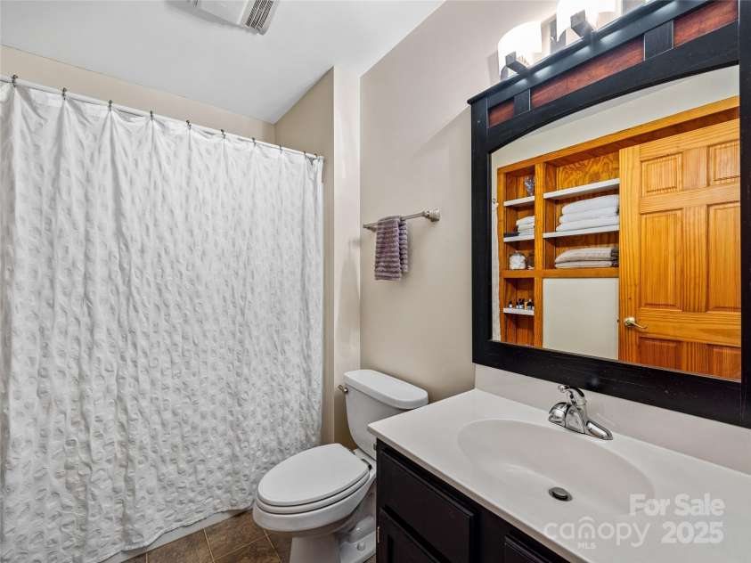 11 Pinewood Road, Asheville, NC 28805.  MLS# CAR4285449, YatesRealty ID 8138. 