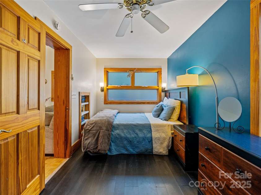 11 Pinewood Road, Asheville, NC 28805.  MLS# CAR4285449, YatesRealty ID 8138. 